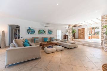 Villa for 10 People in Cala Tarida, Sant Josep de sa Talaia, Photo 4