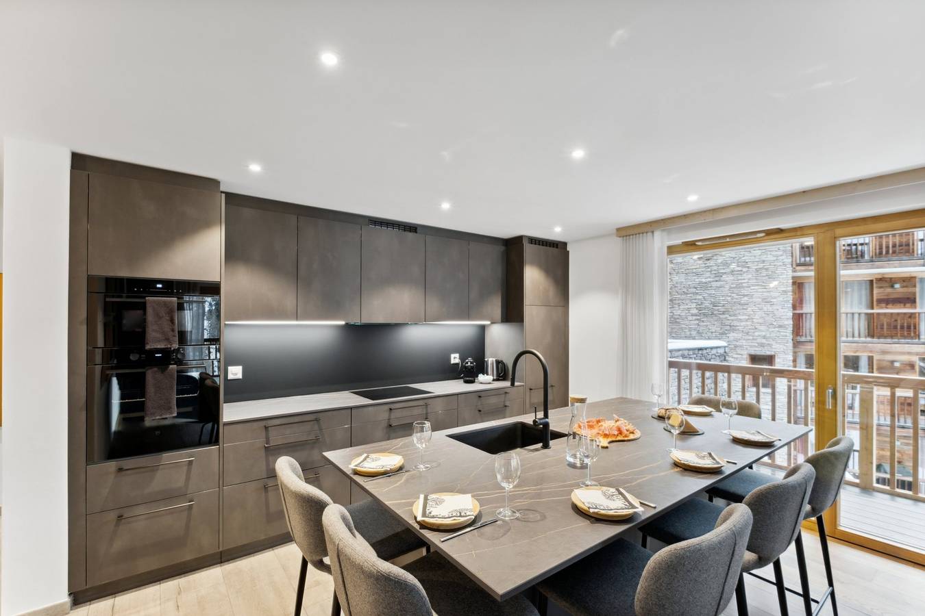 Entire apartment, Luxury Apartment, 2 Bedrooms with Jacuzzi Rahas B Grimentz - By Mrs Miggins in Grimentz, Anniviers