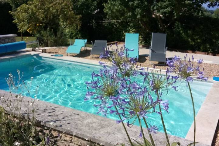 Gîte pour 4 personnes, avec Terrasse ainsi que Jardin et Piscine