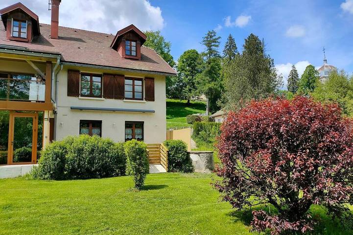 Chalet pour 2 personnes, avec sauna ainsi que jacuzzi et jardin à Foncine-le-Haut