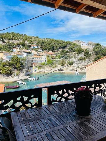 Chambre d’hôte pour 6 personnes, avec terrasse et vue, animaux acceptés dans Niolon