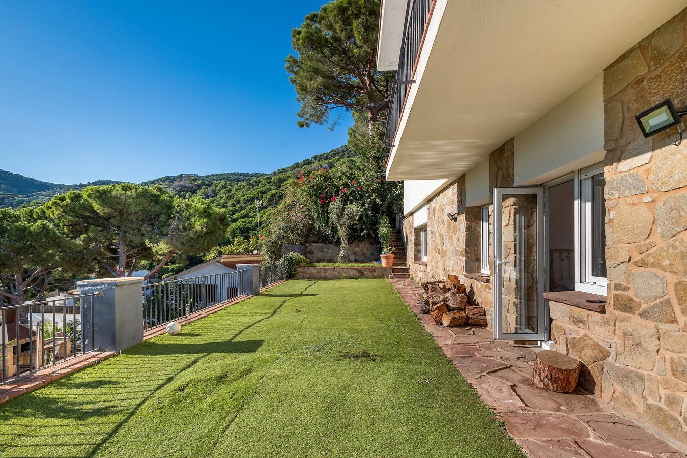 Appartement 'Habitaciones Marice' avec vue mer, piscine privée et Wi-Fi in Premià de Dalt, Costa del Maresme