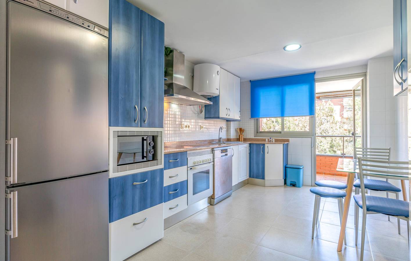 Ganze Ferienwohnung, Luxuriöses Strand-Apartment mit Garage, Pool und AC in Almería, Costa de Almería