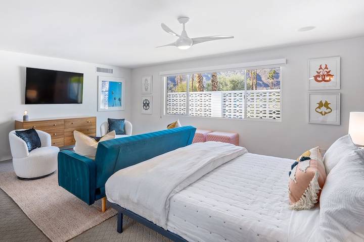 Vacation house for 8 people, with yard and hot tub, with pets in Palm Springs