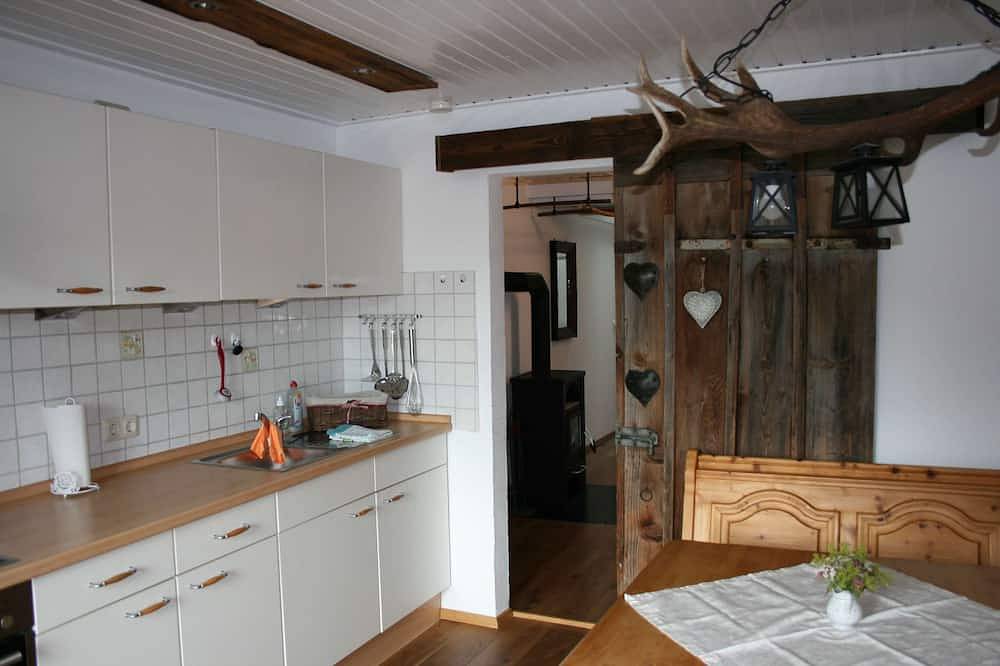 Ganze Wohnung, Ferienwohnung Heuboden 100 qm, 1-5 Personen, 2 sep. Schlafzimmer, Wlan, Balkon in Staudach-Egerndach, Chiemsee