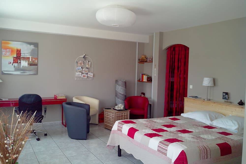 Gîte  + Piscine Privée +  Jardin : \"Le Panorama\" (6-8 pers.)<br> in Vieille-Brioude, Parc Naturel Régional Livradois-Forez
