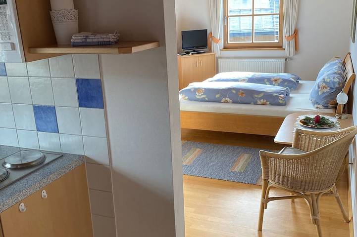 Apartamento entero, (1) Apartamento de dos habitaciones 42 m 2, ducha / Wc, dormitorio adicional, cocina americana, balcón in Reit im Winkl, Alpes Bávaros
