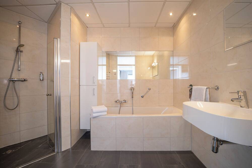 Scenic Escape with Complimentary Breakfast, Parking and Local Trails in Middelburg, Walcheren