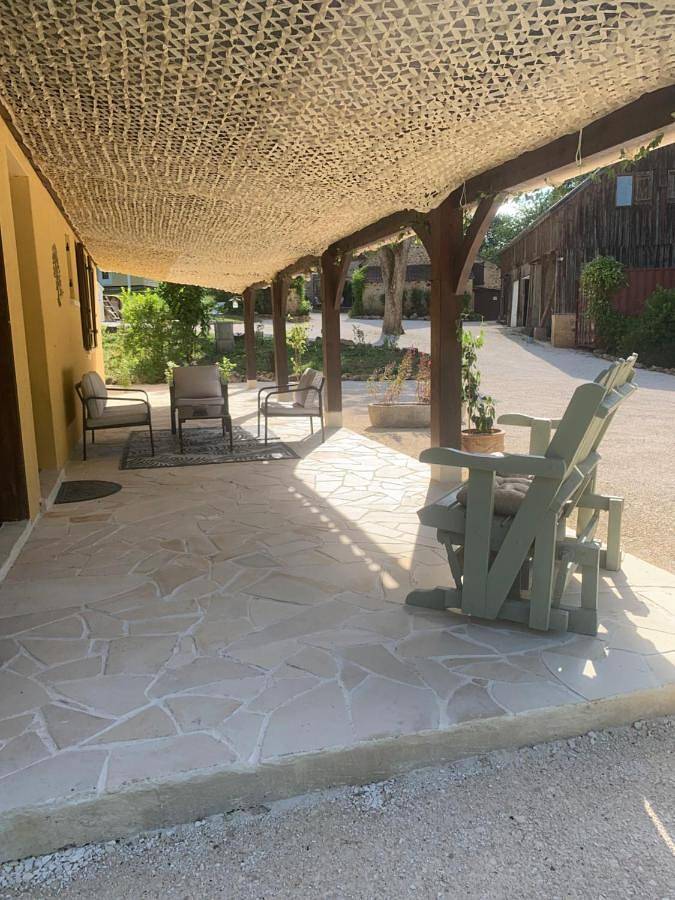 Location de vacances pour 6 personnes, avec piscine ainsi que jardin et vue à Nabirat - 4