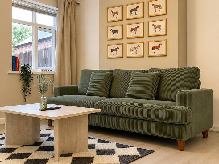 Perfect Booking | 2 Bed Home w/ Street Parking in Coventry, Birmingham Area