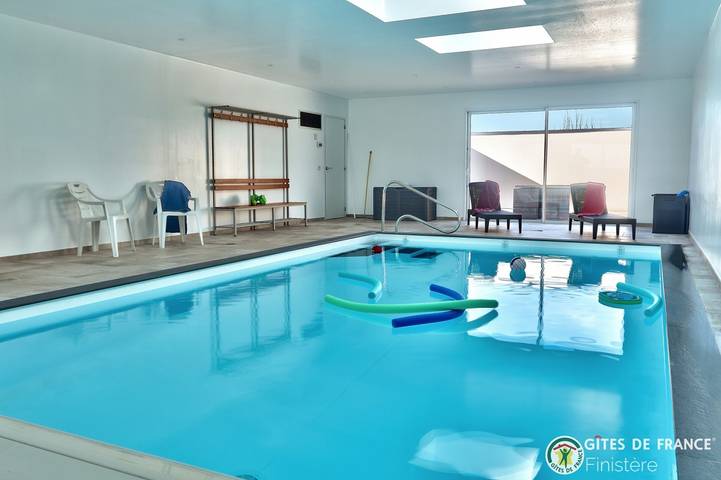 Casa de huéspedes para 12 personas, con terraza además de piscina y jardín - 1