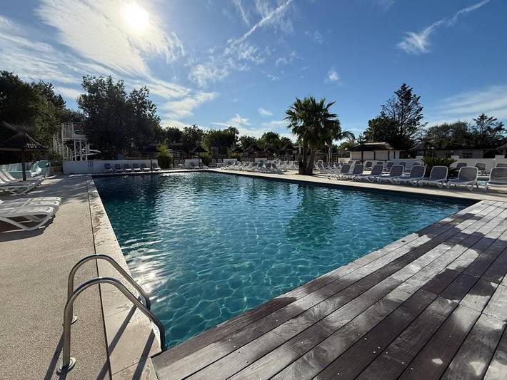 Ferienhaus für 2 Personen, mit Terrasse und Kinderpool in Arles