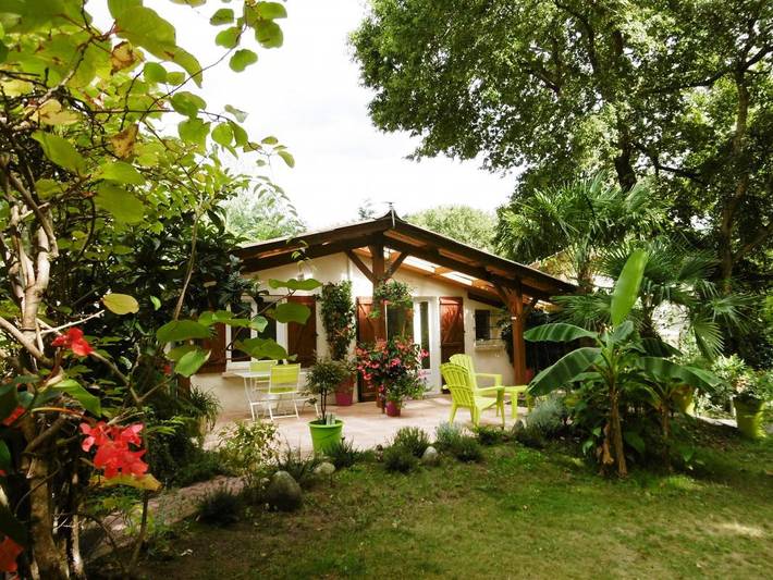 Gîte pour 2 personnes, avec Terrasse et Jardin ainsi que Piscine et Vue