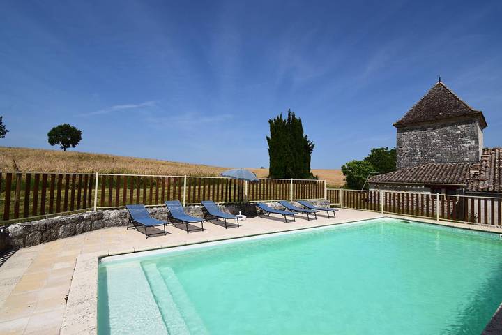 Gîte pour 4 personnes, avec piscine et jardin dans le Lot-et-Garonne