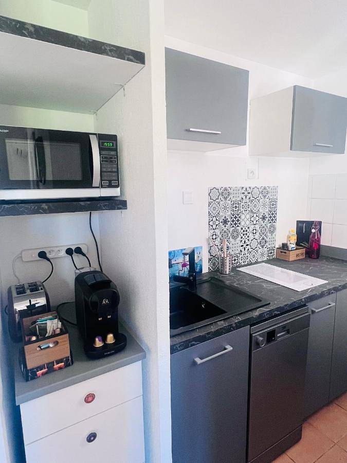 Appartement entier, Two-Bedroom Apartment in Gallargues-le-Montueux, Côte méditerranéenne (France)