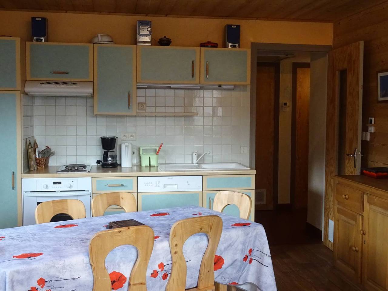 Entire apartment, Bright apartment Les Gets, 6 people, fireplace, closed garage, ski-in access in Les Gets, Les Portes du Soleil