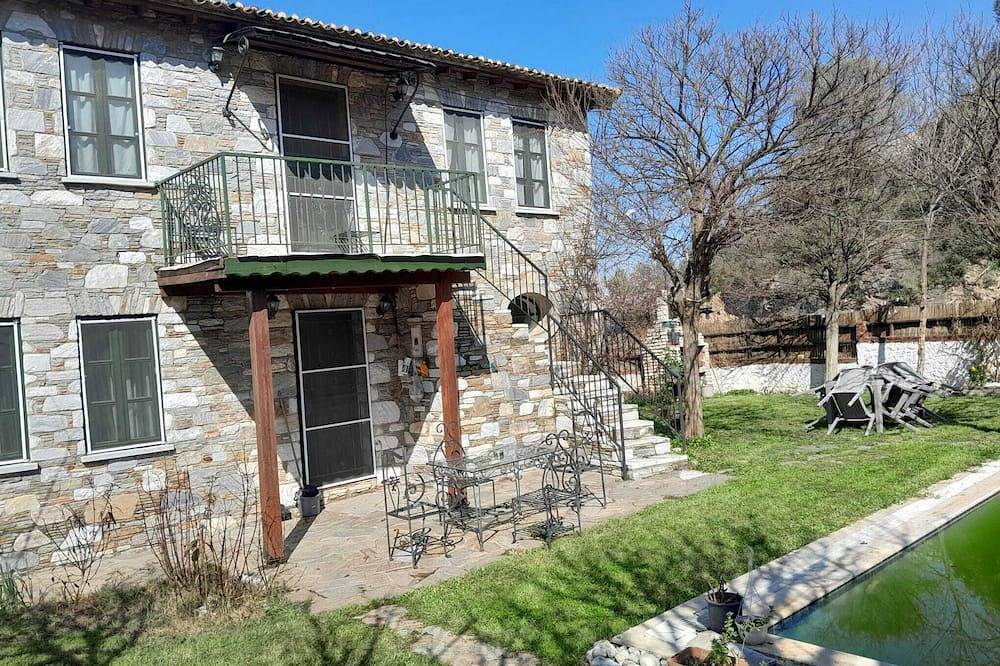 Adorable 2 bedrooms villa with swimmingpool Ac in peaceful Kirazlı Kusadasi Efes in Kusadasi, Turkish Aegean