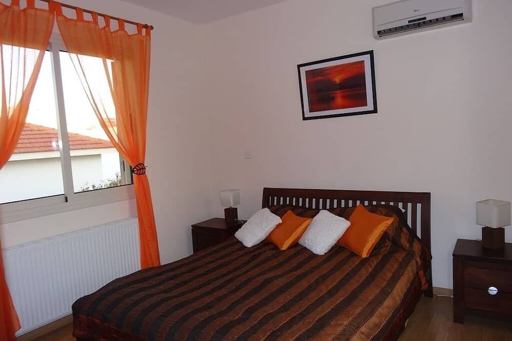 Sagenhafte, neue Villa, 4 Sz, großer Pool, 2 Min. zu Fuß zum goldenen Sandstrand in Kapari, Südzypern