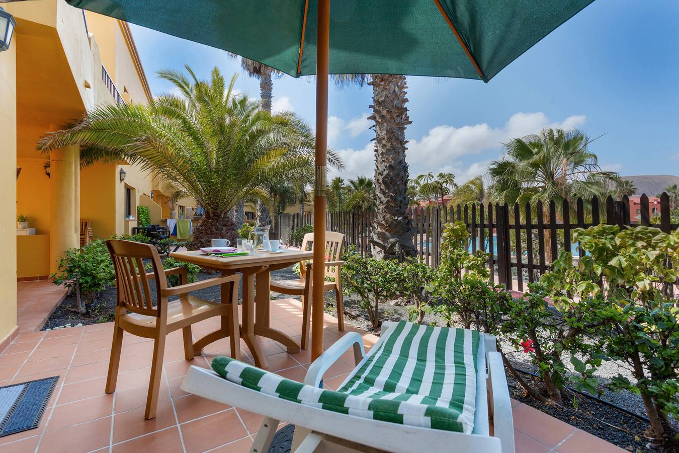 Entire apartment, Vacation Apartment 'Oasis Bahia Fronte Piscine' with Shared Pool, Private Terrace and Wi-Fi in Oasis Tamarindo, La Oliva