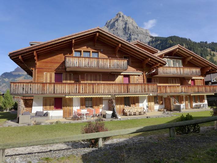 Ferienwohnung für 4 Personen, mit Terrasse und Garten sowie Ausblick in Kandersteg
