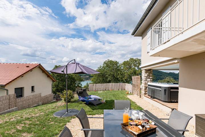Gîte pour 6 personnes, avec terrasse et jacuzzi ainsi que sauna et jardin dans Lac de Paladru - 4