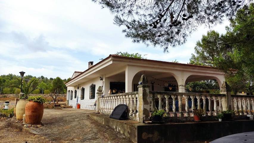 Appartement de vacances pour 9 personnes, avec terrasse et vue ainsi que jardin et piscine, animaux acceptés - 1