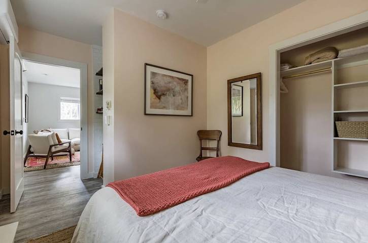 Vacation rental for 4 people, with yard in Asheville