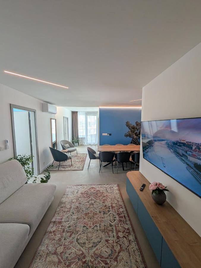 Ferienwohnung für 10 Personen, mit Balkon und Terrasse sowie Garten und Sauna in Bratislava