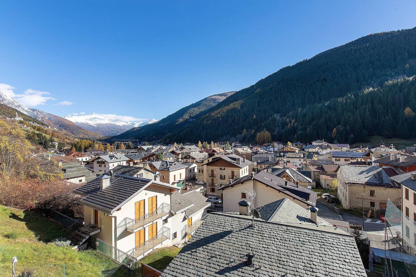 Ganze Wohnung, Apartment '1' mit Bergblick, Gemeinschaftsterrasse und Wlan in Isolaccia, Valdidentro