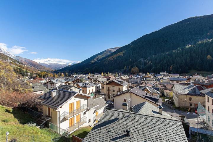 Ganze Wohnung, Apartment '1' mit Bergblick, Gemeinschaftsterrasse und Wlan in Isolaccia, Valdidentro