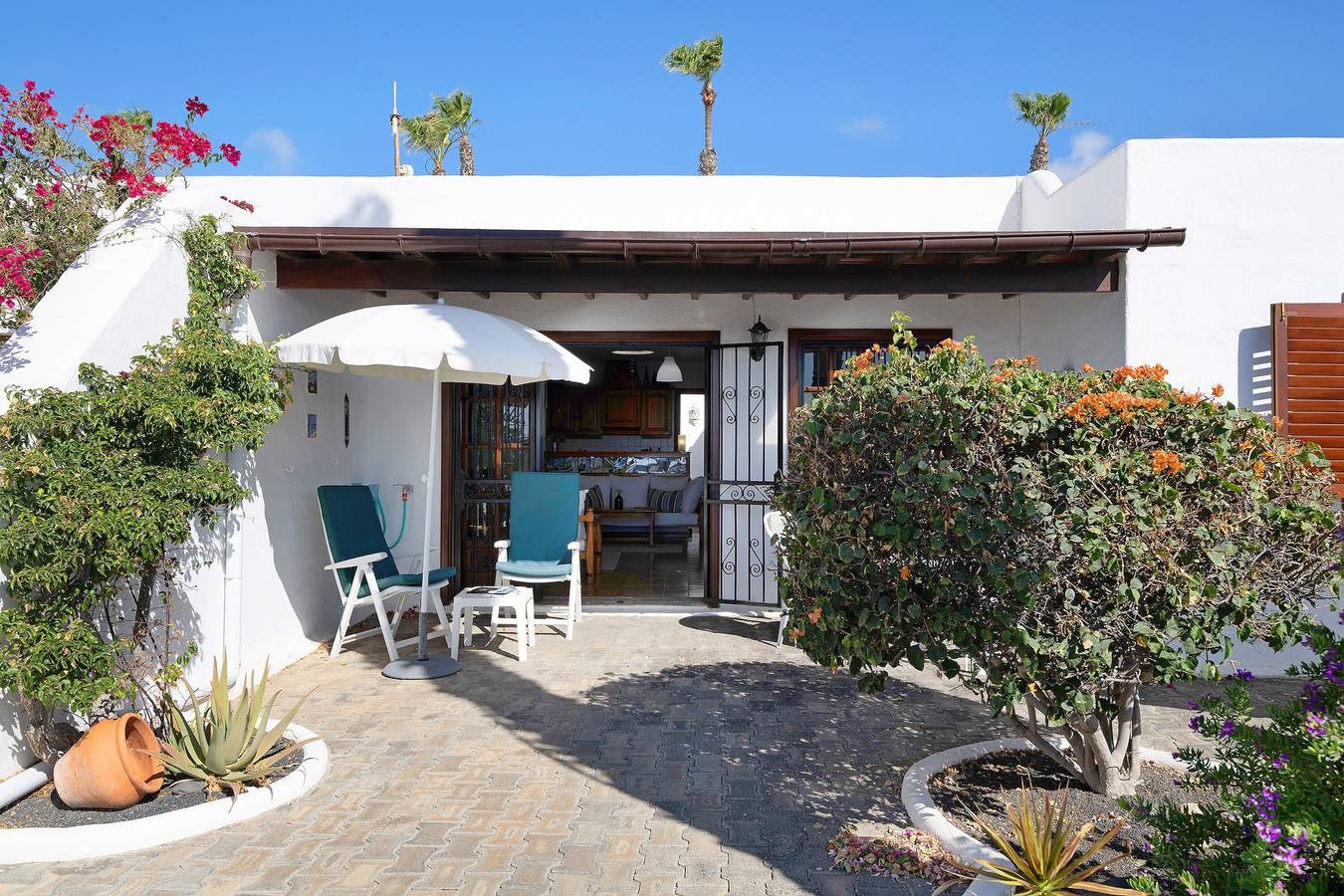 Apartamento entero, Apartamento de vacaciones 'Puerto Chico N' con vistas al mar, jardín compartido y Wi-Fi in Playa Blanca, Yaiza