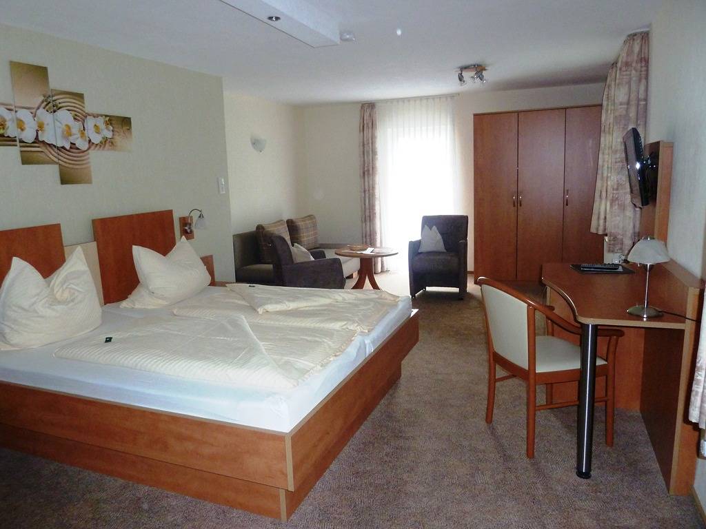 Haus Waldfrieden - Pension Haus Waldfrieden Meinecardplus Doppelzimmer in Willingen, die Mittelgebirge