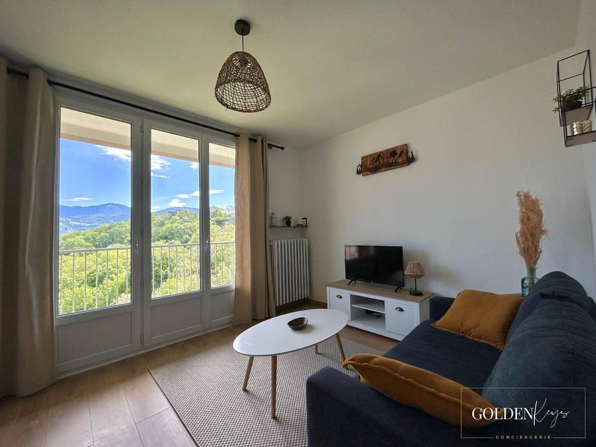 Appartement entier, Studio with Mountain View in Chambéry, Région de Chambéry
