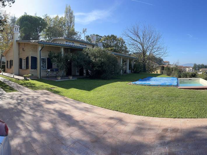 Ferienhaus für 10 Personen, mit Terrasse und Whirlpool sowie Garten und Pool in San Marino
