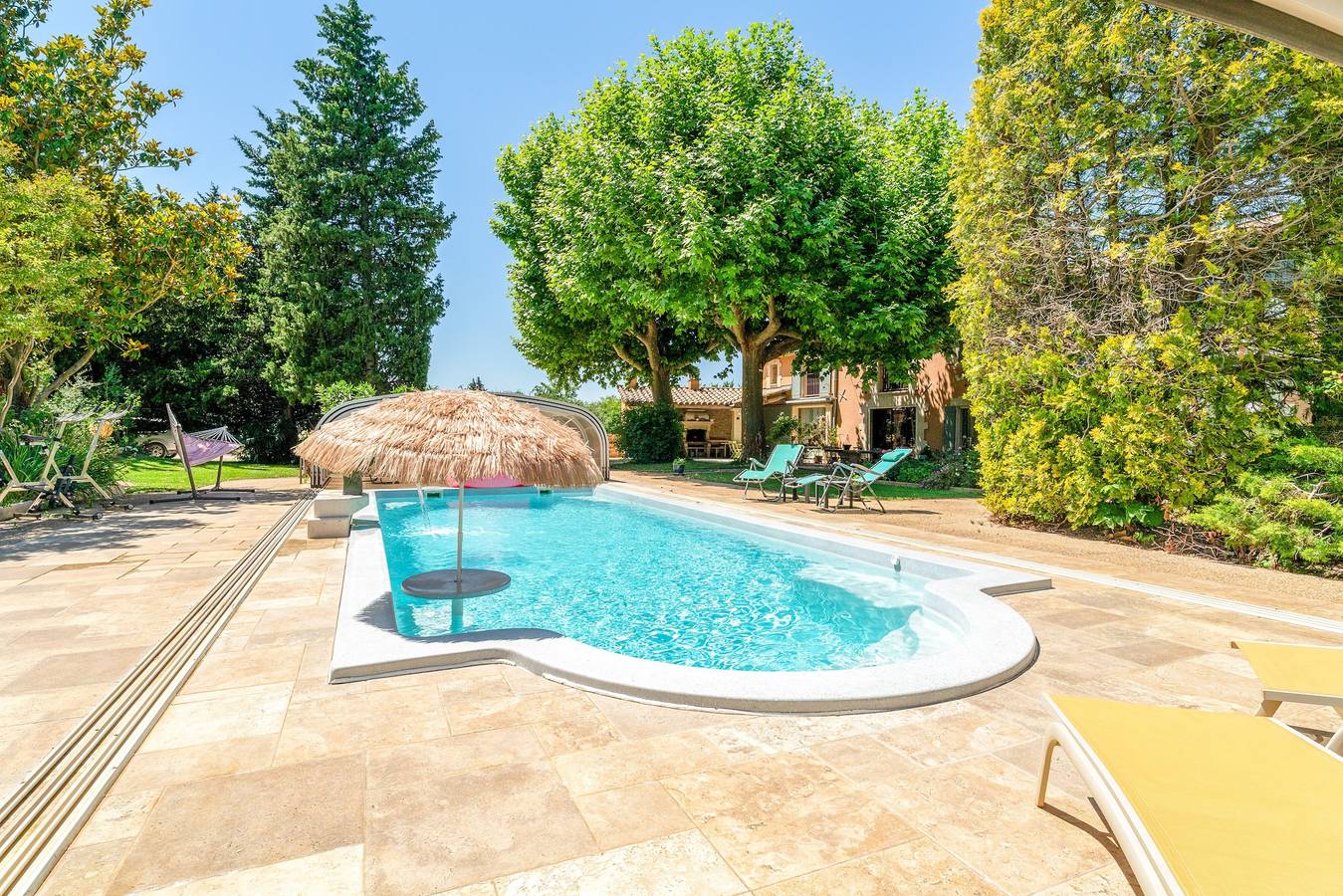 Ganze Wohnung, Familienfreundliches Ferienhaus mit beheiztem Gemeinschaftspool, Wlan & Klimaanlage in Le Thor in Le Thor, Vaucluse