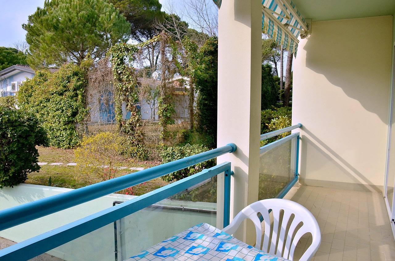 Apartamento entero, Colorido apartamento junto al mar con piscina en la azotea in Bibione, Provincia de Venezia