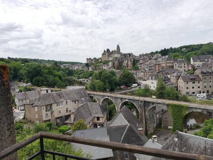 Gîte pour 4 personnes, avec terrasse à Uzerche