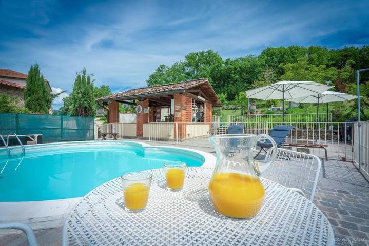 Agriturismo per 2 persone, con Giardino e Piscina nonché Panorama a Barberino di Mugello