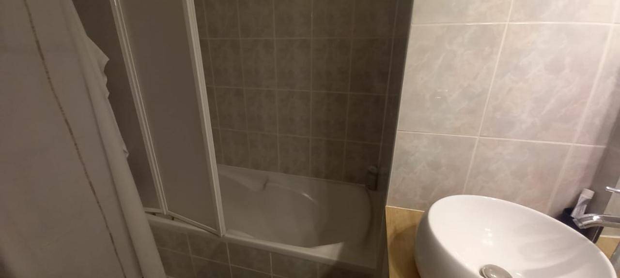 Appartement entier, Two-Bedroom Apartment in Saint-Gély-du-Fesc, Côte méditerranéenne (France)