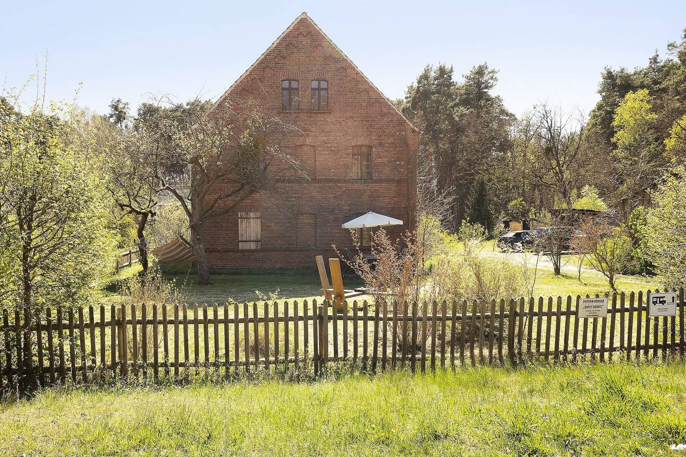 Ganze Wohnung, Ferienwohnung 'Am Roten Schloss' mit gemeinsamer Terrasse, gemeinsamem Garten und Wlan in Baruth/Mark, Teltow-Fläming