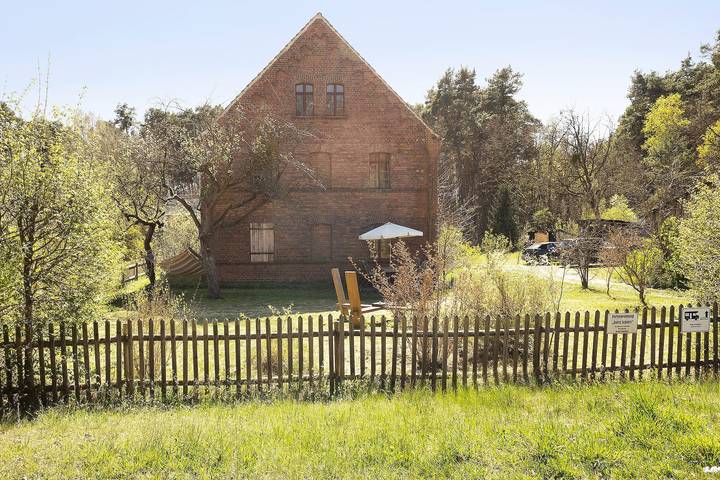 Ganze Wohnung, Ferienwohnung 'Am Roten Schloss' mit gemeinsamer Terrasse, gemeinsamem Garten und Wlan in Baruth/Mark, Teltow-Fläming