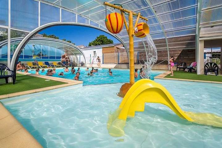 Camping pour 6 personnes, avec bassin pour enfant et terrasse au Parc Naturel Régional du Marais poitevin