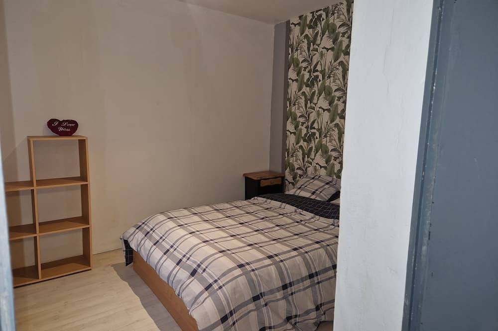 Apartamento entero, Small furnished apartment close to shops and tourist attractions  in Dole (Jura), Jura