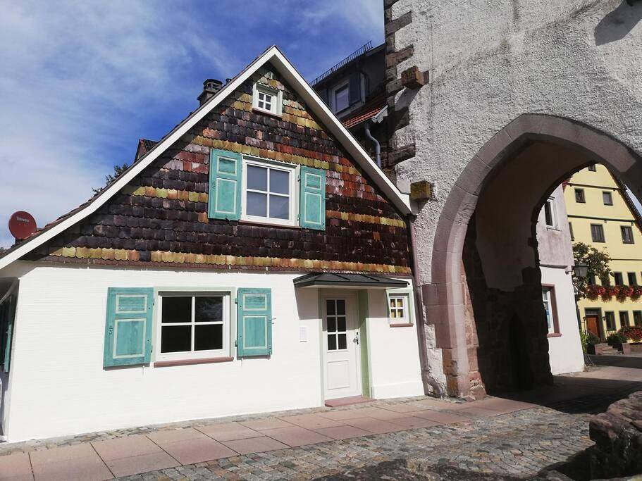Torwärterhaus mit Geschichte in Neubulach, Nordschwarzwald