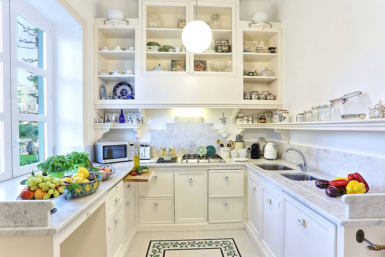 Amore Rentals - Villa Sofia – Elegante residenza nel centro di Sorrento con giardino e vasca idromassaggio in Sorrento, Naples Province