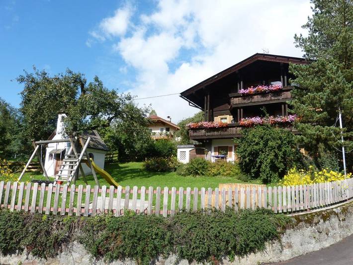 Ferienwohnung für 8 Personen, mit Balkon und Terrasse sowie Garten und Ausblick