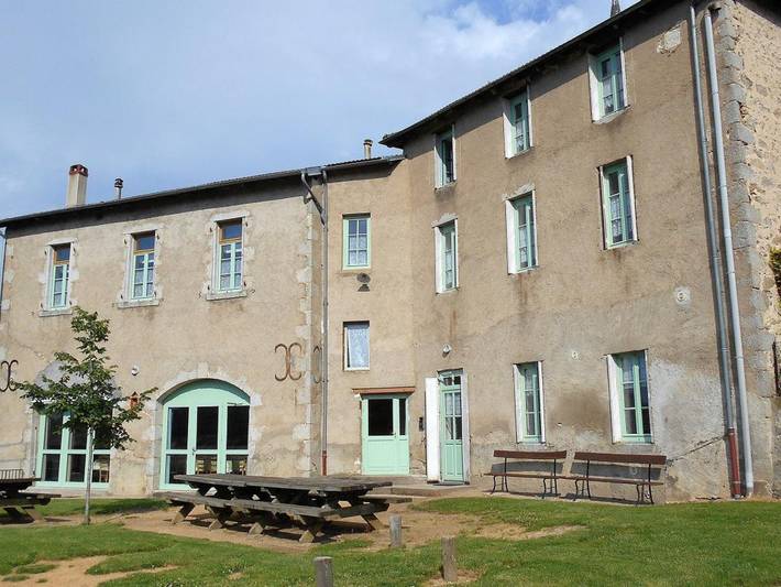 Gîte pour 12 personnes, avec jardin, animaux acceptés à La Chabanne - 3