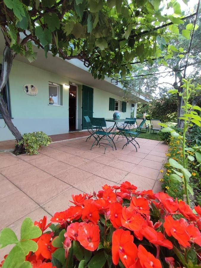 Independent apartment with a fabulous patio - Casa Penny in Cisano sul Neva, Riviera di Ponente