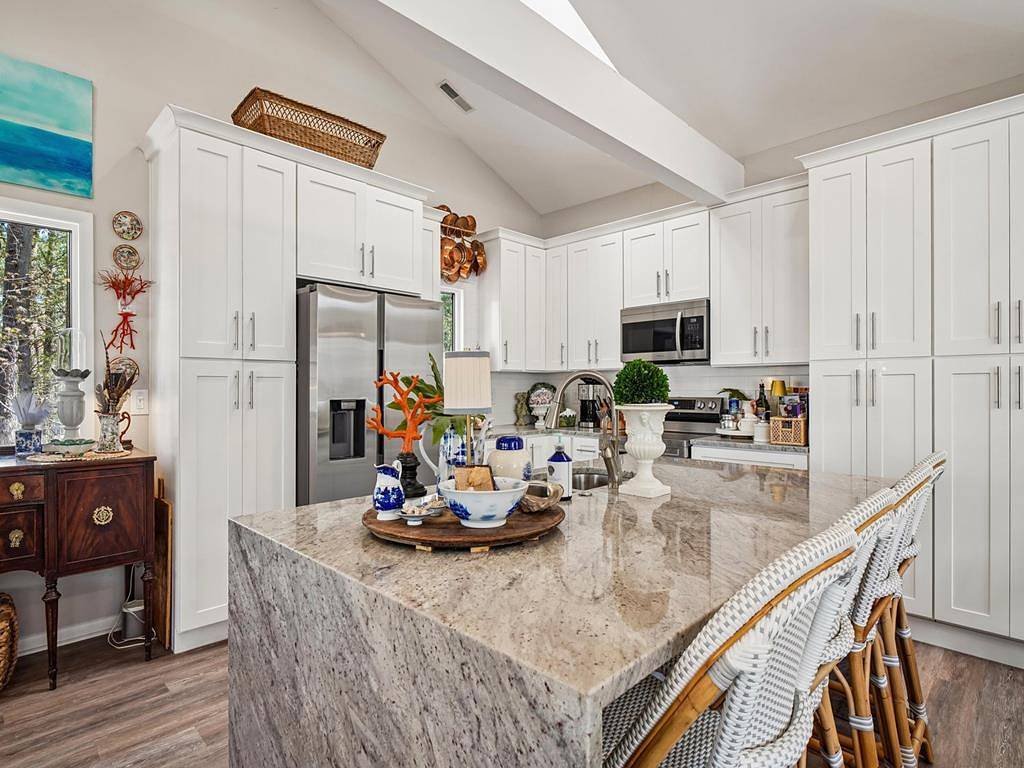 139 Evergreen Road in Sea Colony, Middlesex Beach