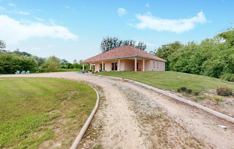 Gîte pour 8 personnes, avec terrasse et jardin à Bezinghem